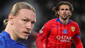 Фанаты «ПСЖ» обвинили украинца Забарного в том, что он намеренно мешает Сафонову: «Уберите его из моей команды!»