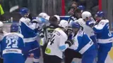 Хоккеисты КХЛ устроили драку на 18-й секунде матча