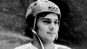 Он забивал самому Третьяку, играл с великим Ларионовым, а его чуть не убили два отморозка! История о Суханове