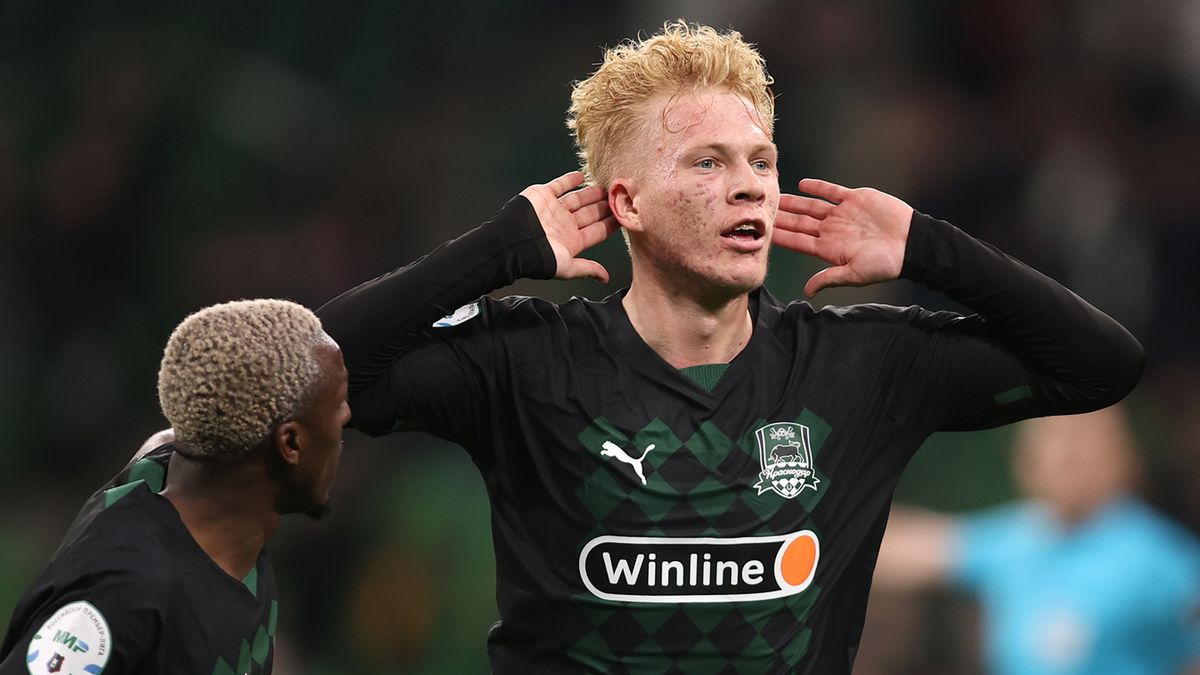 Кривцов открыл счет в матче с «Оренбургом и отпраздновал гол в маске Человека-паука: видео