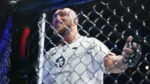 Бразильский гигант из UFC живет в Подмосковье и «дарит» дочери ноги соперников: «Люблю Россию! Обратно не хочу»