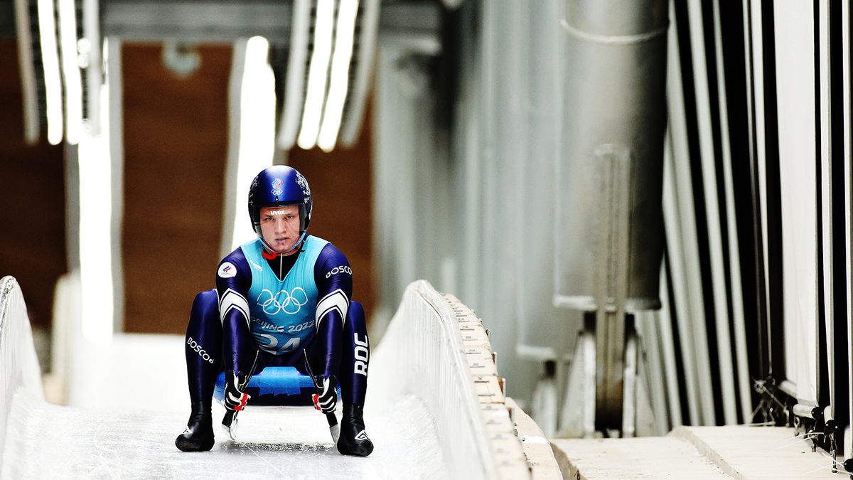 Российский саночник Репилов занимает 16-е место после второй попытки на ОИ-2026