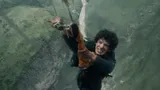 Посмотрела российский триллер «Пропасть» с Эйдельштейном: вместо сурового выживания — любовная драма