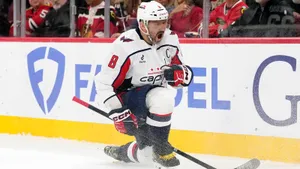 Овечкин неудержим — уже четвертая шайба в трех играх! Взял на выезд тестя и нашел вратаря, которому не забивал