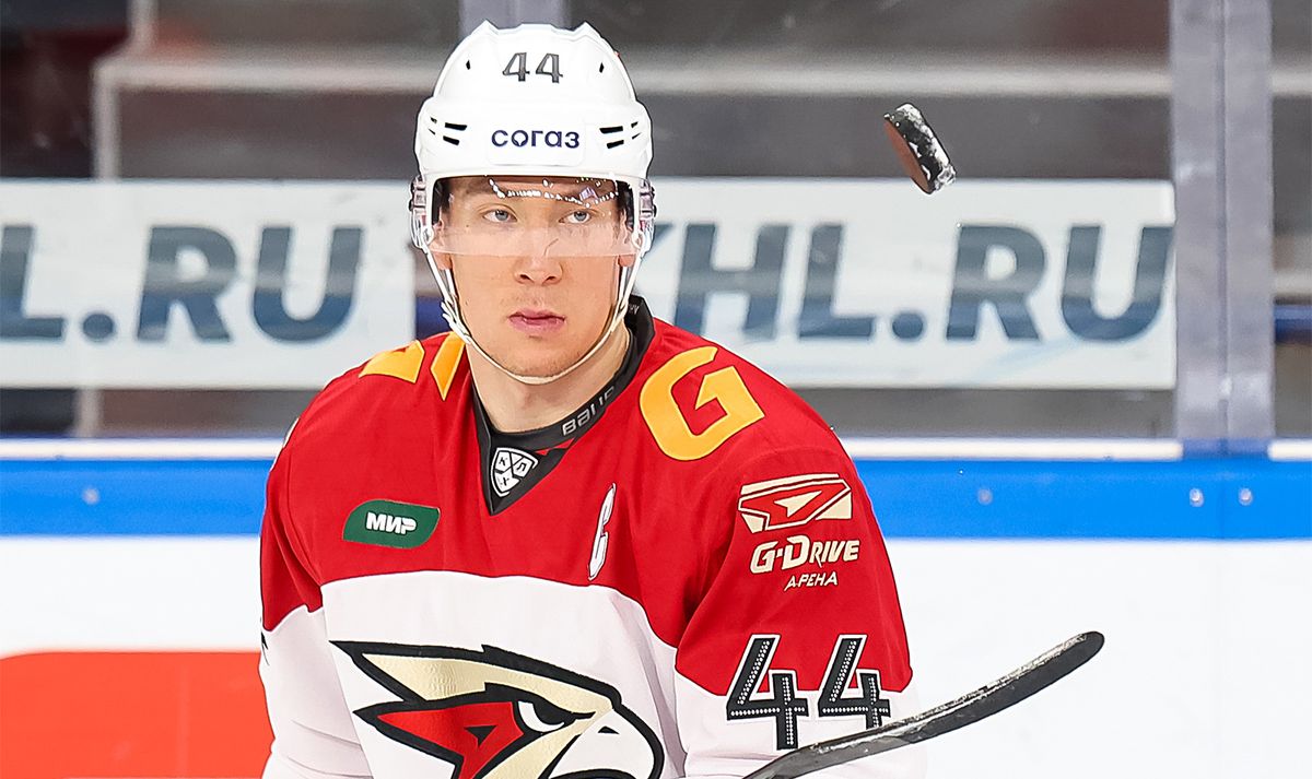 Шарипзянов назвал причину, почему у него часто бывают красные глаза