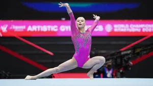 Российская гимнастка-чемпионка впервые за 4 года выступит на зарубежном турнире. Куда едет Мельникова?