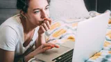 Эту ошибку при работе с ноутбуком совершает каждый человек: из-за этой привычки ломается техника