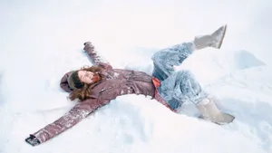 Как прогулки на морозе помогают худеть: сколько калорий сжигается на улице при разных видах активности