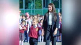Загитова сфотографировалась с одногруппницами в первый день в университете