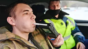 Когда можно садиться за руль после выпивки в 2026: таблица выветривания алкоголя