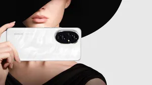 Полноценный камерофон за 20000: у хитового Honor 200 три камеры по 50 МП, оптостаб на телевике и зарядка 100 Вт