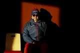 «Юрий Палыч, умоляю, по дружбе, подарите мне зонтик с попугаями». Губерниев обратился к Семину