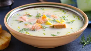 Готовлю бюджетный сливочный суп с красной рыбой: получается вкуснее, чем в ресторане