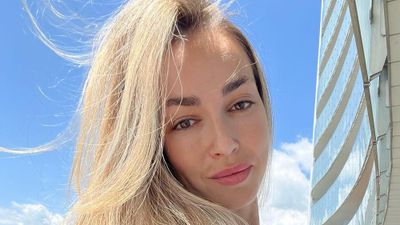 Бывшая жена лучшего футболиста России покрасовалась в купальнике передновым мужем, который одарил ее комплиментами - 25 апреля 2023 - Sport24