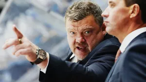 Наглые воры пытались обокрасть раздевалку детской команды! Их наказал тренер Юдин — когда-то его боялась вся Россия