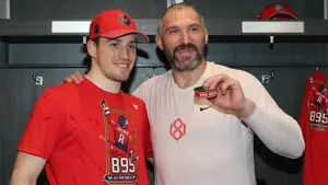 «У меня ноги отнялись! Это же Овечкин!» От Ови без ума вся Америка: талант из «Вашингтона» — не исключение 