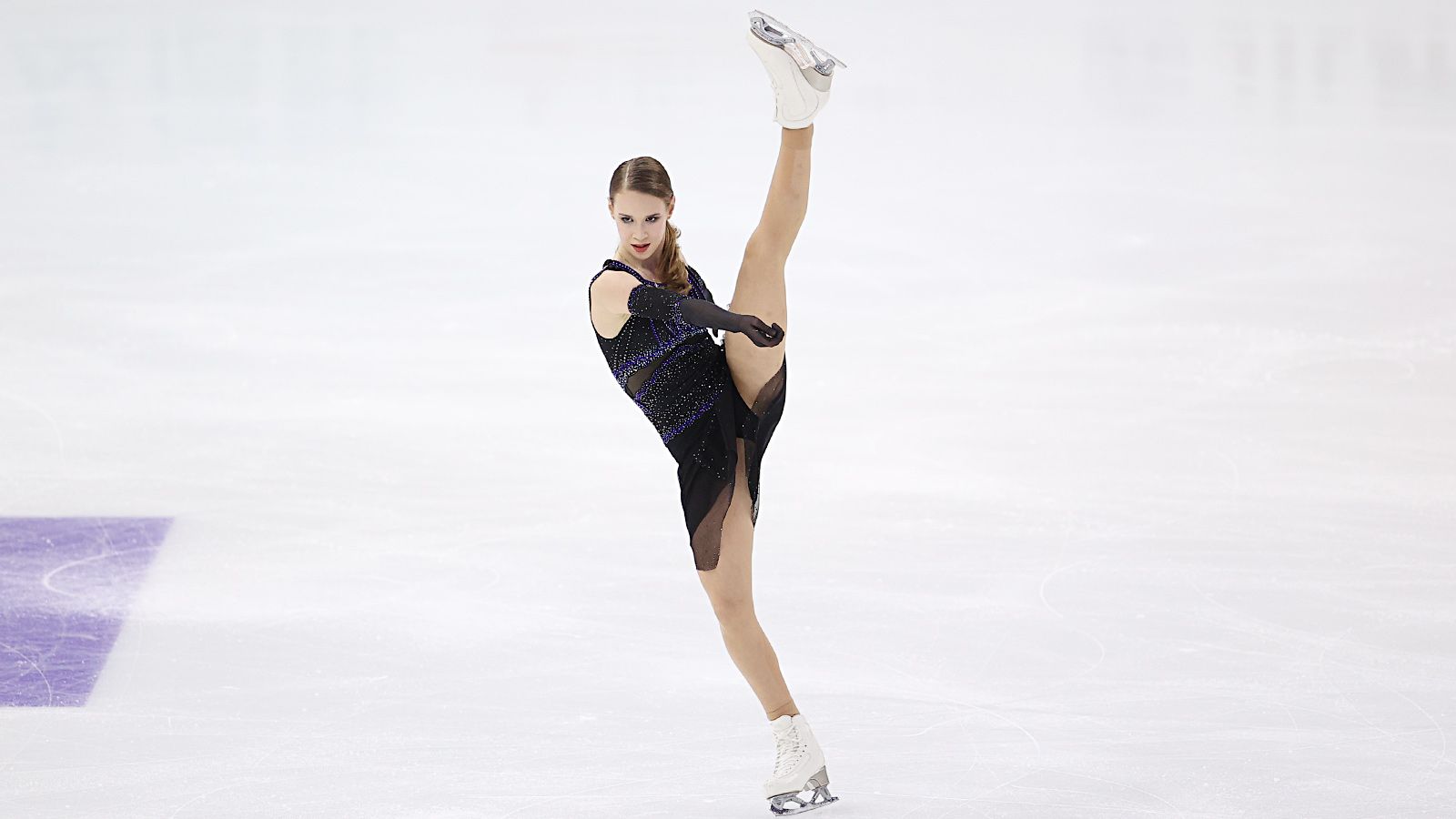 Майя травма. Майя хромых и тутберидзе. Майя хромых чр22 произвольная. Майя хромых фигуристка 2022. Майя хромых фигуристка 2022.