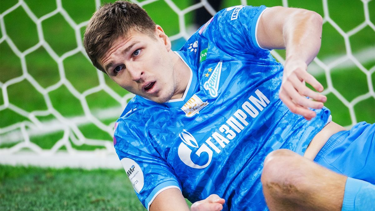 Соболеву достается от Алипа на тренировках «Зенита»: «Извини, я на тебя наступил»