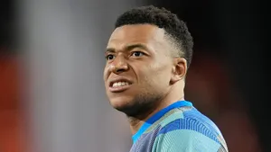 Жесткий конфликт Мбаппе с матерью. Оказалось, у него очень алчная семья