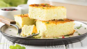 Готовлю омлет как в детском саду: есть способ сделать его тающим и воздушным — рецепт