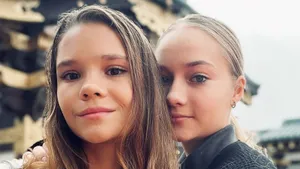 «Кровь, гипс, 12 швов, а она говорит: «Блин, лосины из Дубая порвала». Истории топ-фигуристки и ее сестры-двойняшки