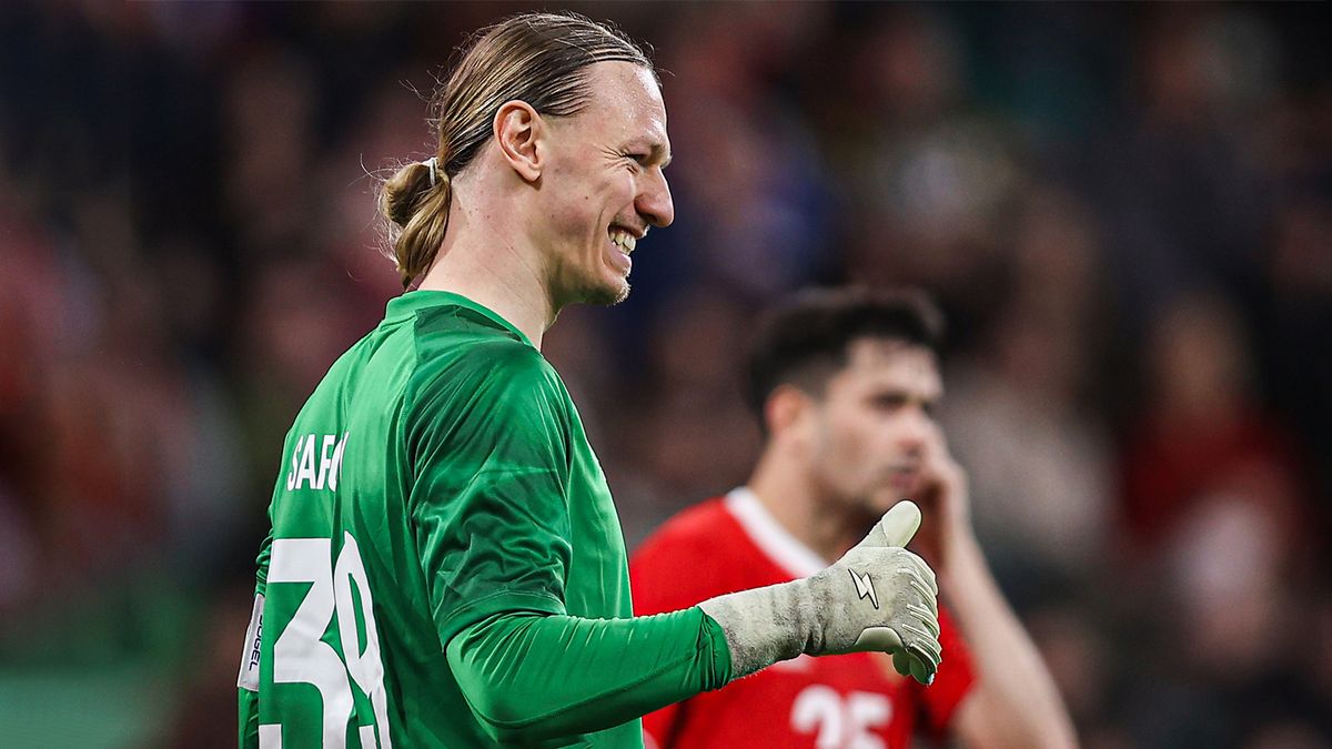 Фото: Матвей Сафонов поехал с женой в баню после матча за сборную России