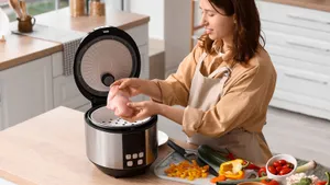 Что приготовить из куриной грудки на скорую руку: 3 простых рецепта, которые станут любимыми