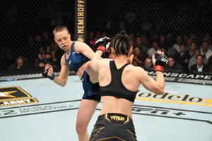 Американская литовка — новая чемпионка UFC. Она вырубила крутую китаянку за 78 секунд, пробив с ноги в голову