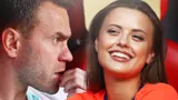 Роскошная фанатка сделала из армейской майки топик, Акинфеев переживал за преемника. Главные фото дерби