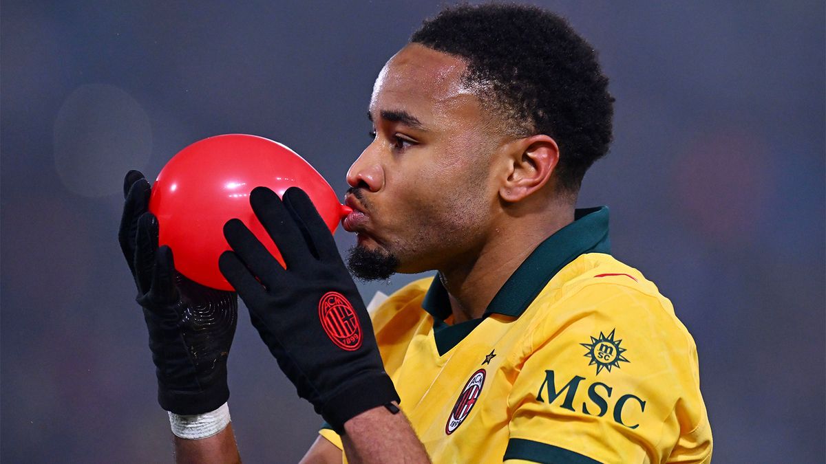 «Милан» разгромил «Болонью» и уменьшил отставание от лидера Серии А