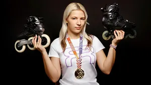 «Украинка ушла с подиума — азиаты в шоке». Русская чемпионка мира — ролики, K-pop Семененко, признания в любви 