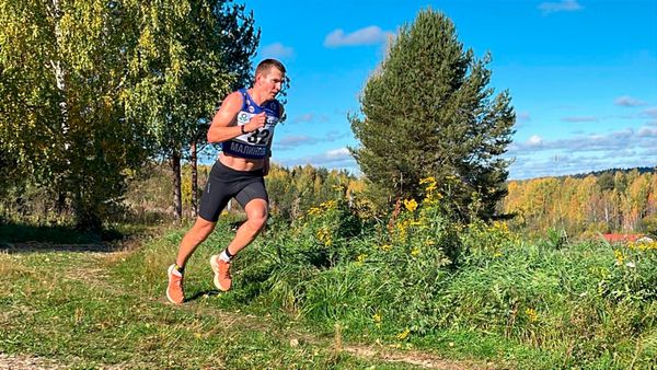 Большунов проиграл полторы минуты в самом необычном старте сезона. С 2018 года он в нем не участвовал