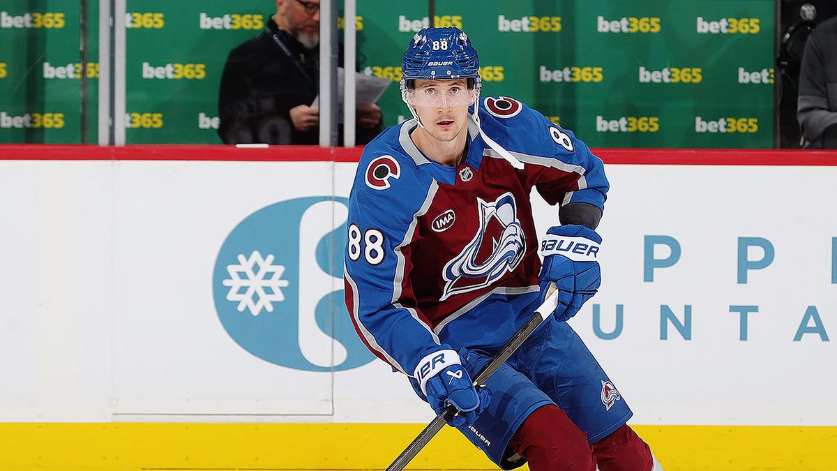 «Колорадо» подписал с Нечасом восьмилетний контракт на 92 млн долларов