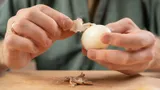 Рассказываю, как варить яйца, чтобы они легко чистились: скорлупа скользит без лишних усилий