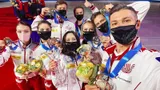 Как сборная России по фигурке выигрывала, праздновала победу и получала кубок на командном ЧМ. Главные фото