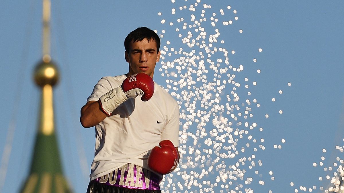 Российский боксер Бутаев проиграл украинцу Богачуку раздельным решением судей