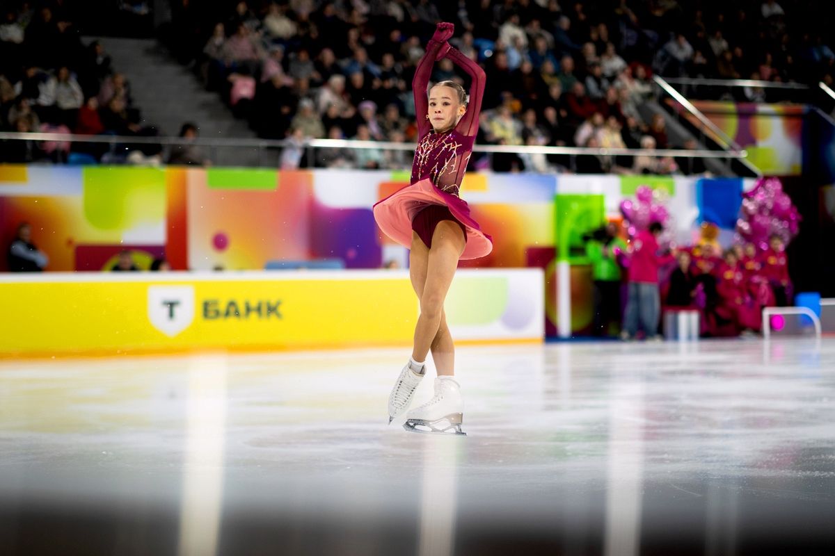 Губки бантиком Щербаковой, синие очки Косторной, Трусова в будоражащем топе. Воссоединение великого трио ТЩК: Фото