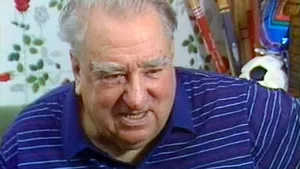 Отец бросил семью, а мама пахала на фабрике, чтобы прокормить сыновей. Кем были родители легенды ЦСКА Тарасова