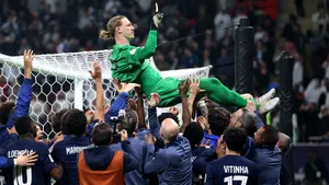 «Величайший русский в истории!» Сафонов сотворил чудо в «ПСЖ» — теперь его носят на руках