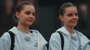 Дина плакала и просила прощения у сестры: Аверины вылетели из «Сокровищ императора»