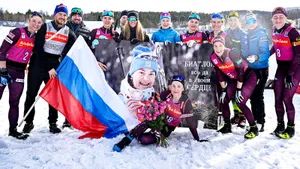 Трассу в биатлоне залили шампанским. Так провожали великую русскую чемпионку: она финишировала с флагом РФ