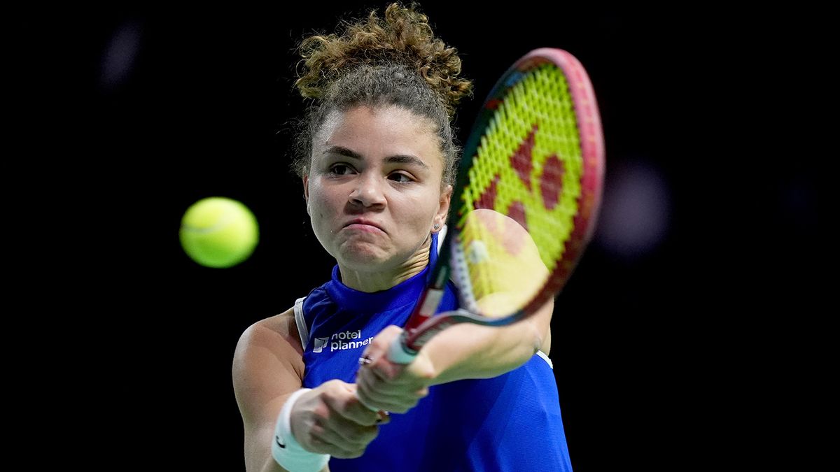 Паолини разгромила Швентек и вышла в полуфинал Уханя