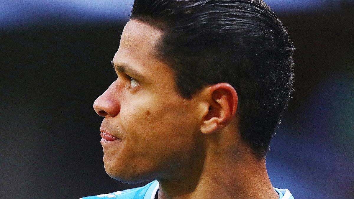 Игрок «Зенита» Сантос забил курьезный автогол в матче с «Акроном»