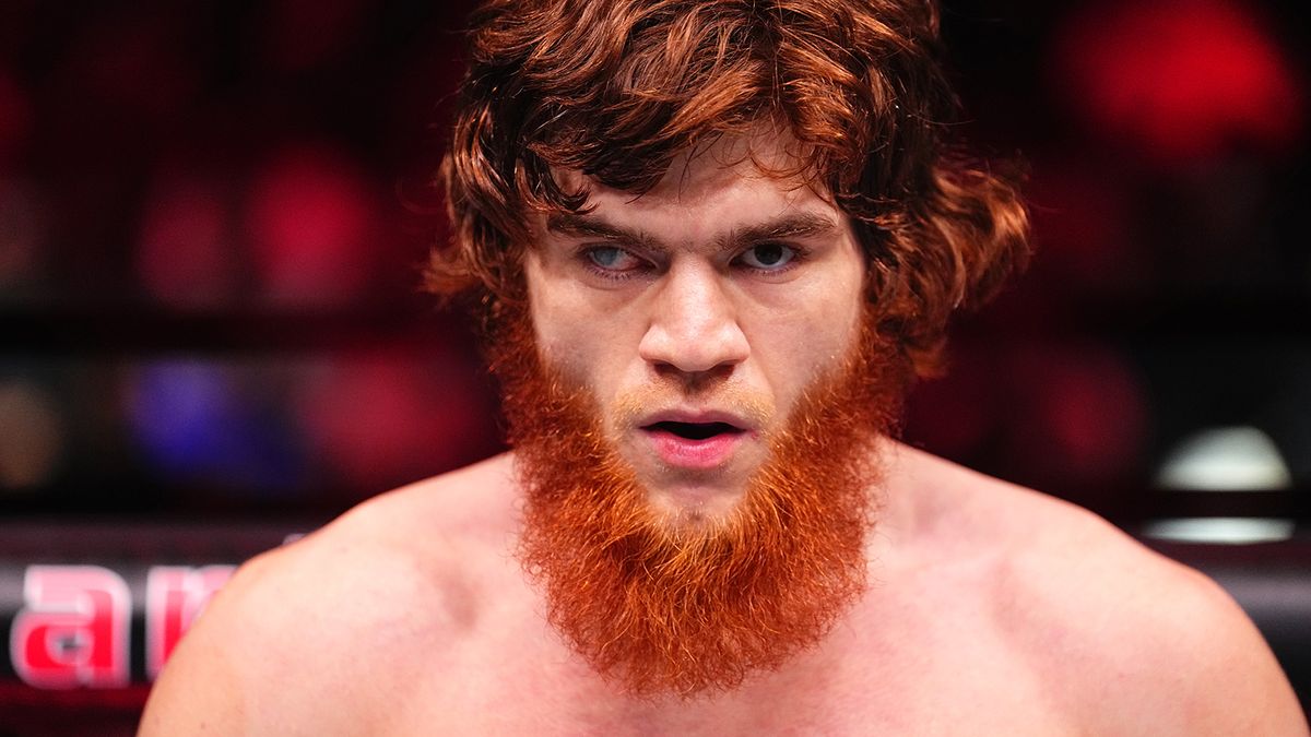 Шара Буллет пережил нокдаун, но все равно победил Перейру на турнире UFC в Баку: LIVE!