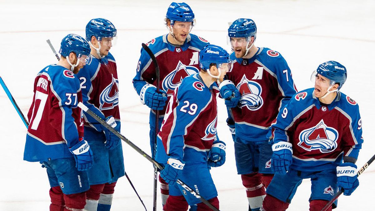 Олофссон признан первой звездой дня в НХЛ