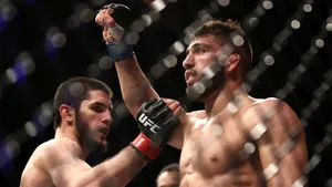 Отравился перед боем, но вырвал победу у молодого таланта. Махачеву помогла поддержка Хабиба и его отца