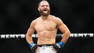 Последний шанс для невезучего нокаутера вклиниться в борьбу за пояс UFC. Физиев обязан потушить хайпового бразильца