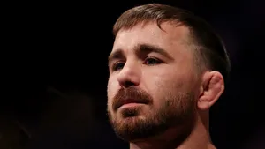 Американский боец травмировался в UFC. Спецслужбы США подозревают его в умышленном проигрыше