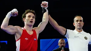 Русский боксер выдал нокаут-шедевр и вышел в финал чемпионата Европы! Чудо-удар Рогозина — украшение турнира