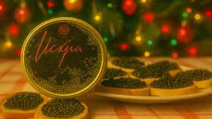 Чем в СССР заменяли черную икру на Новый год: многие ошибочно думали, что это глаза кильки